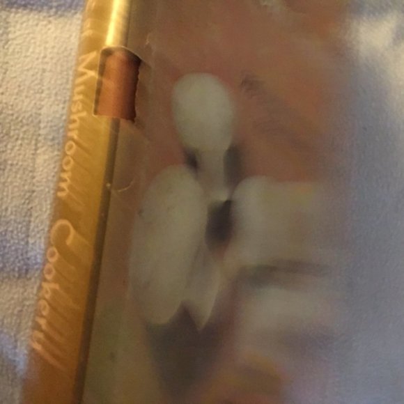 MUSHROOM COOKBOOK VINTAGE 1971 - Picture 2 of 8